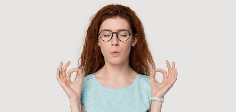 ¿CÓMO SABER si TE EXTRAÑA? Descubre las CLAVES.